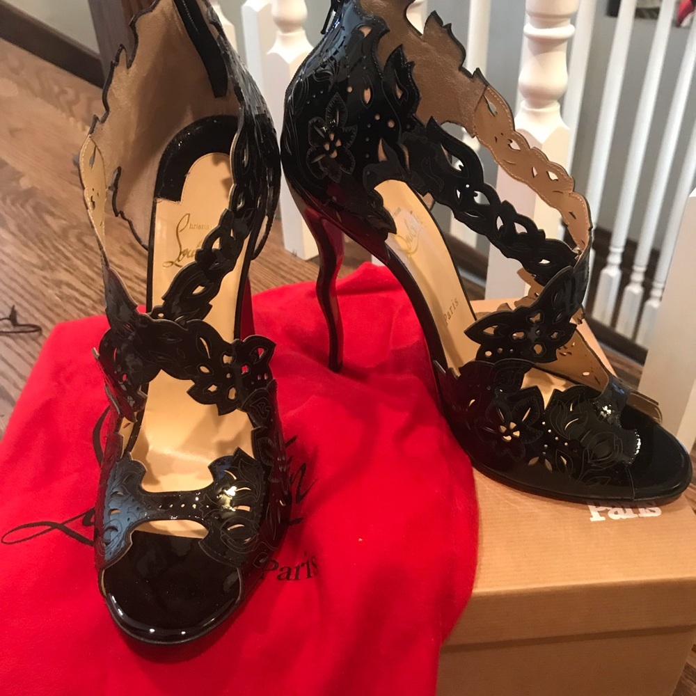 Louboutins DeCoupadiva limited time black heels
